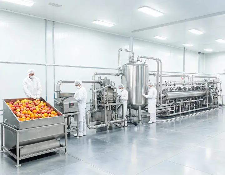 Juice processing line reception, extraction and pasteurisation modules in a food plant